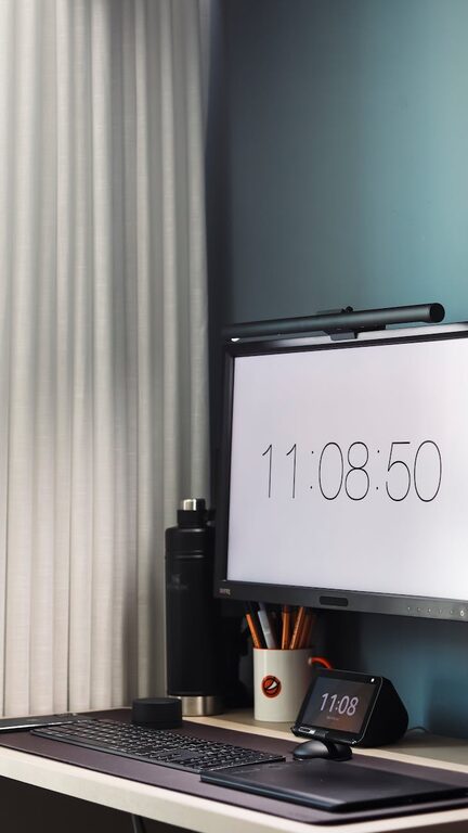 Jak efektivně organizovat domácí pracovní prostor pro lepší soustředění